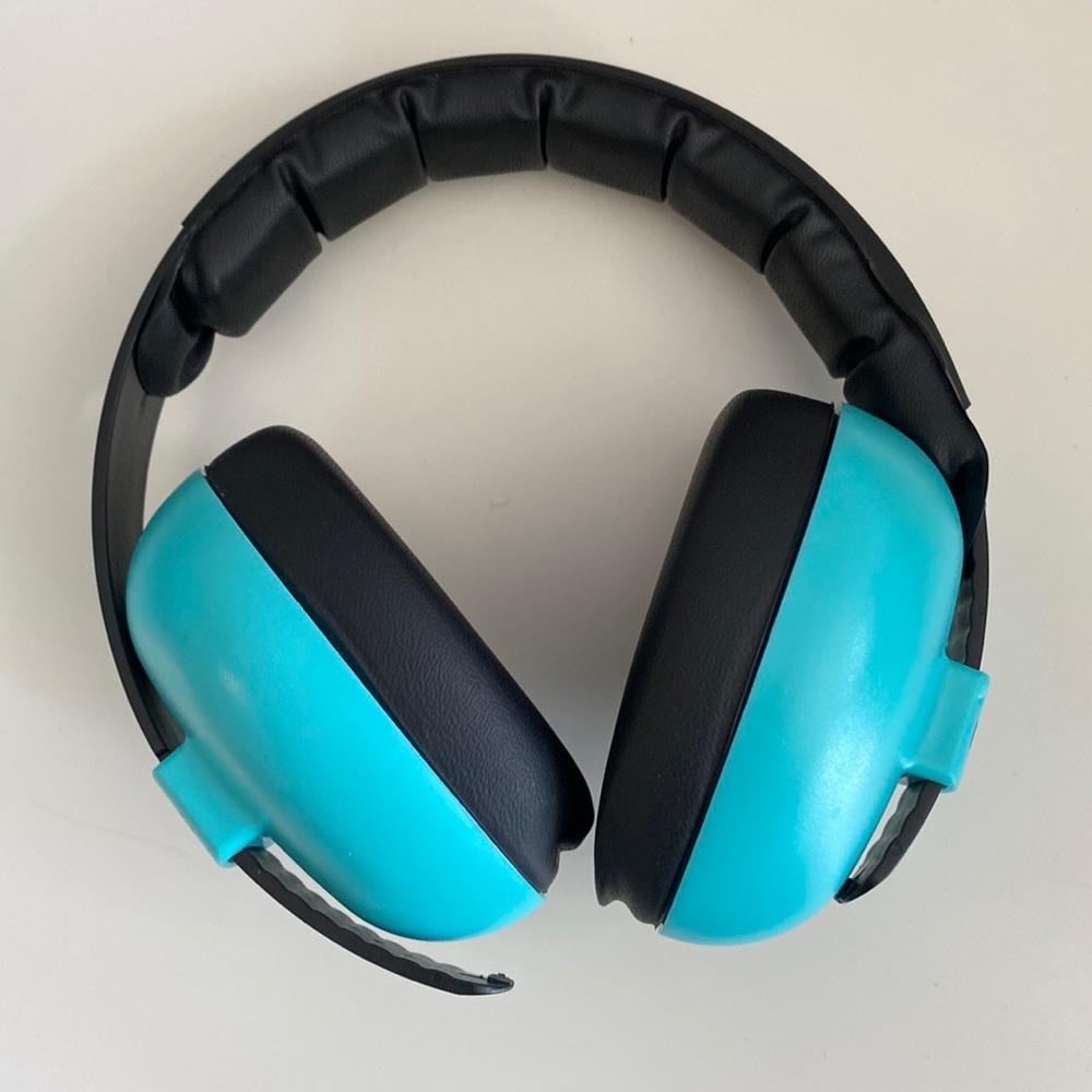 New baby banz ear muffs without tags.